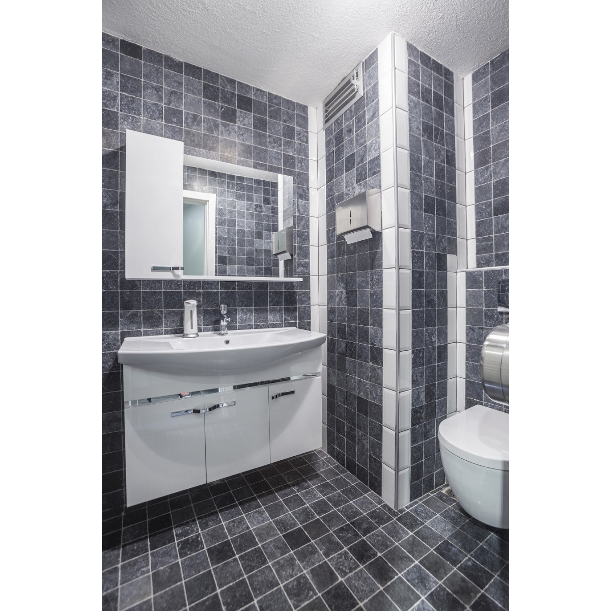 Мрамор Black Marble Tumbled Dark 1*7.5*15 см