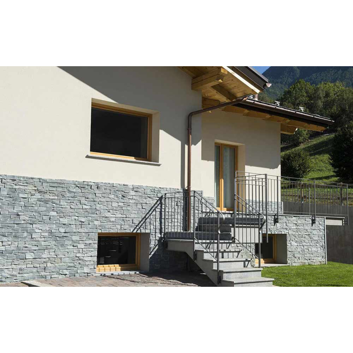 Фасадная панель из камня B&B Scaglia Grey 900