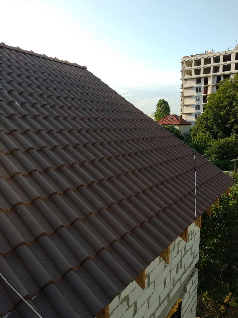 Великий план середземноморської керамічної черепиці Umbelino TILE Mediterranean Коричнева з матовим покриттям