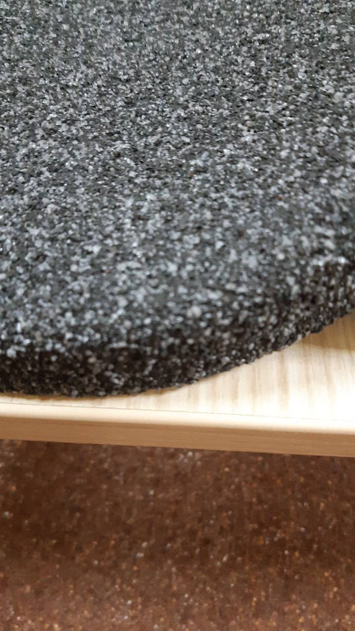 Композитная черепица Evertile Classic Slate на крыше Кровля дома, покрытая композитной черепицей Evertile Classic Slate в графитовом цвете