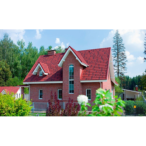 Крупный план композитной черепицы Metrotile Bond Antique Red с матовой гранулированной поверхностью