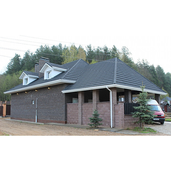 Композитна черепиця Metrotile Woodshake Charcoal на даху сучасного будинку