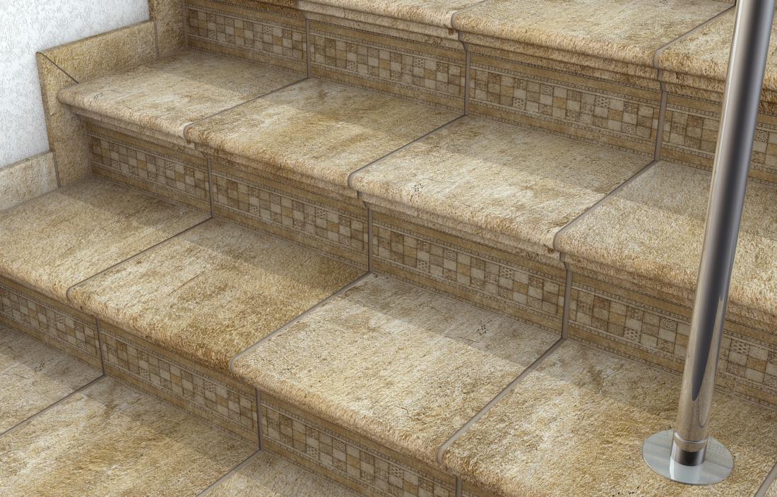 Масштабний вигляд сходів з клінкерною плиткою Marburg Hellsand, що демонструє звивисті прожилки та природний відтінок
